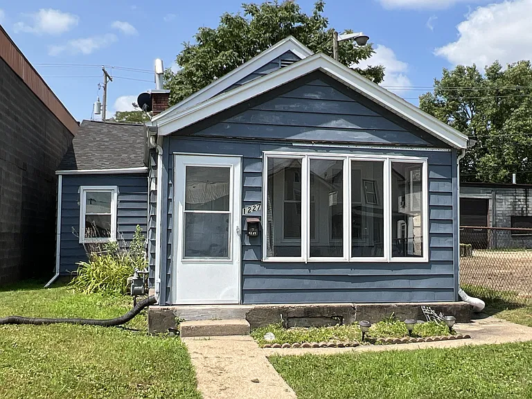 1227 Elm St — Photo 1