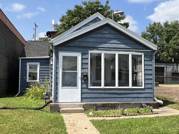 1227 Elm St, Dubuque, IA 52001