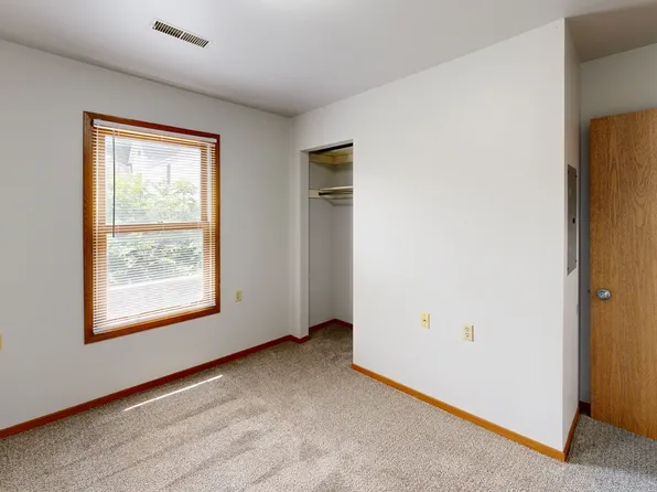 2111 College St #95, Cedar Falls, IA 50613
