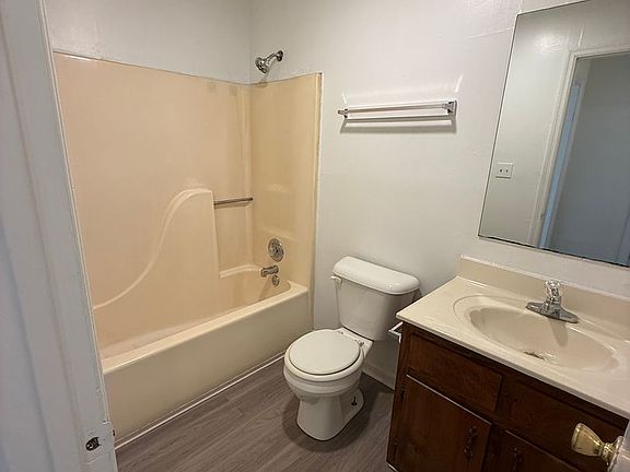 2nd image of 116 Lake Dr #118