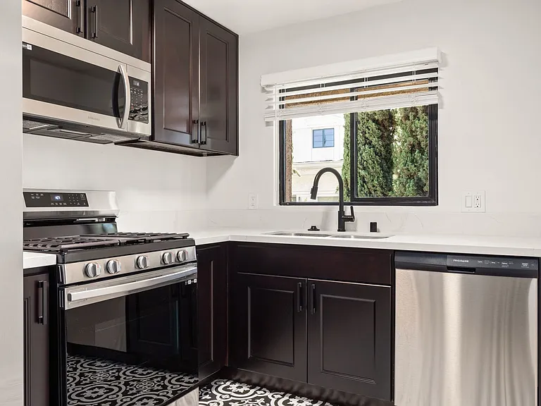 1823 Pelham Ave #7 — Photo 10