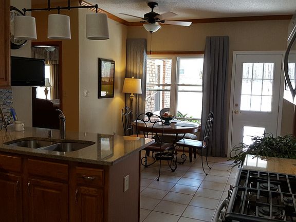 4th image of 664 Harbour Shores Dr