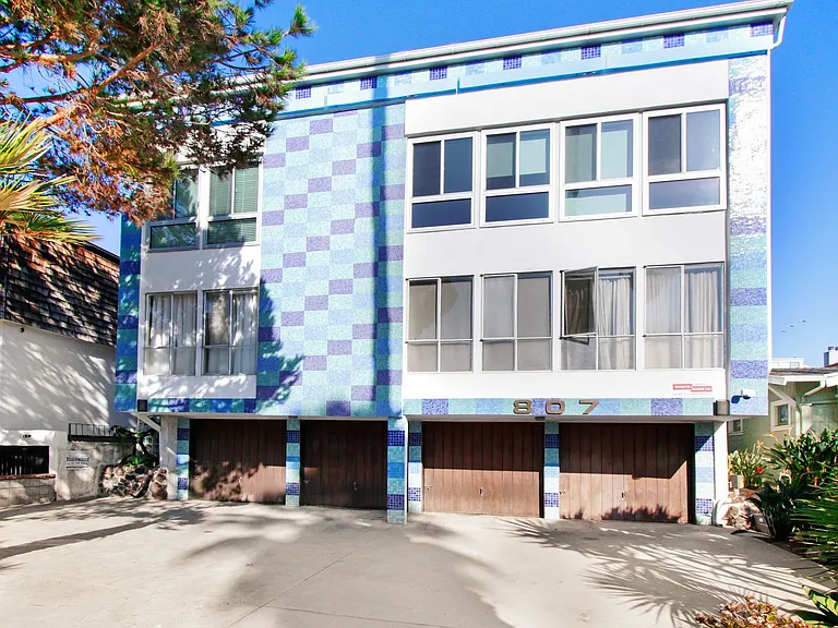 807 5th Street in Santa Monica. Steps to Montana Ave and 5 blocks to the beach! — Photo 4
