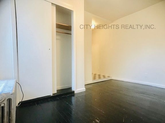 3rd image of 207 E 5th St #1/6