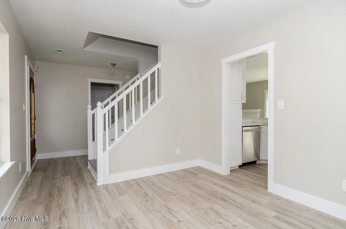3 bed, 2.5 bath, 1518 sqft, $2,350 — Photo 3