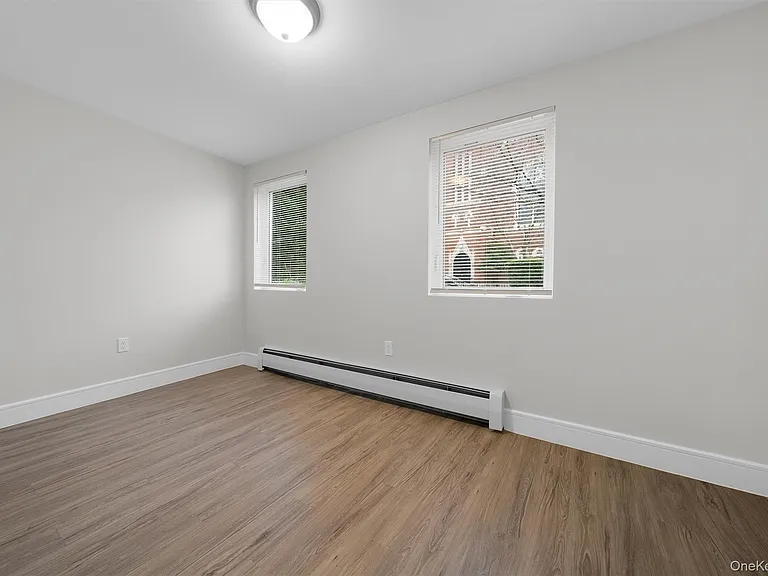 135 Beekman Ave #LR — Photo 16