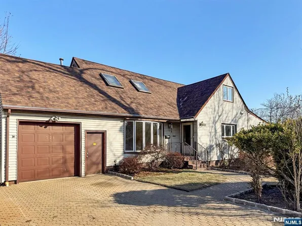 321 Roosevelt St, Teaneck, NJ 07666