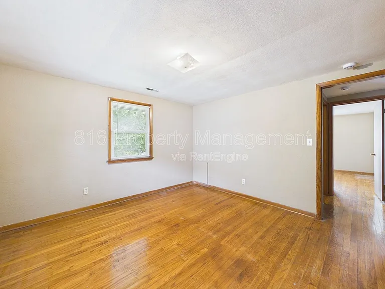 639 S Crysler Ave #D — Photo 7