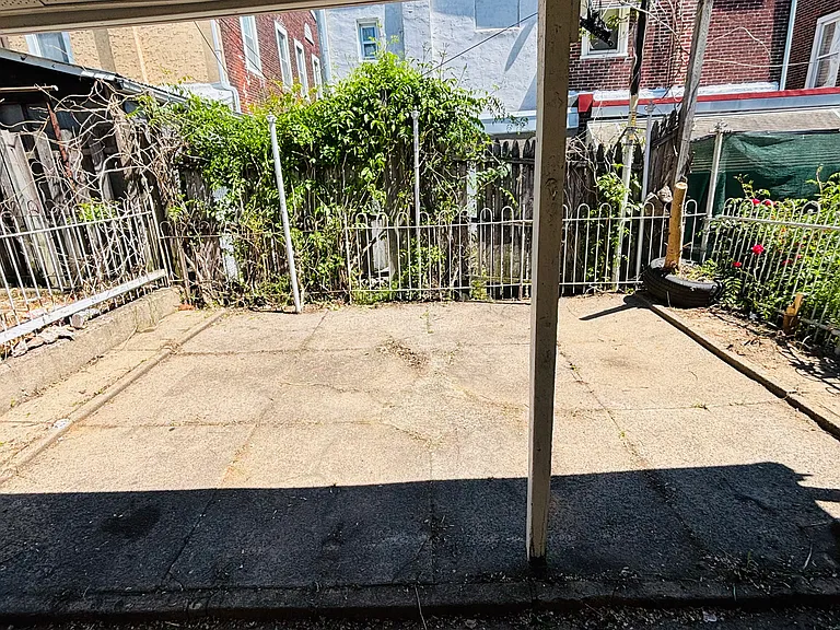 4261 Penn St #2 — Photo 9