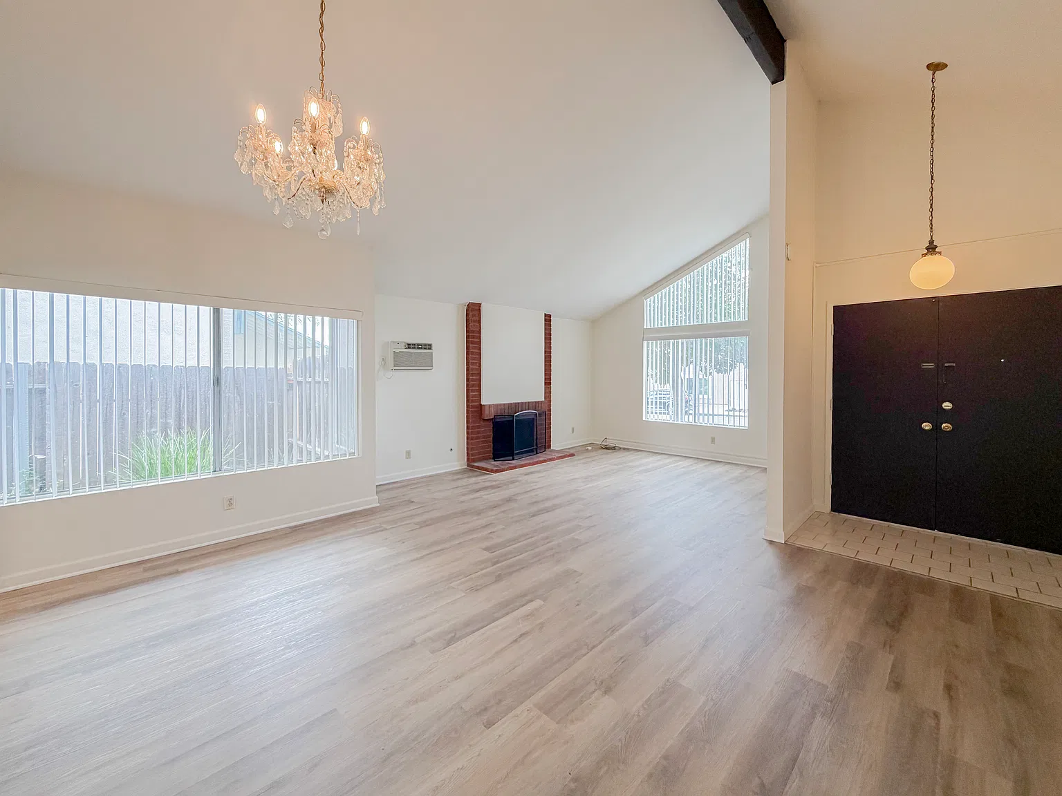3 bed, 1568 sqft, $3,855 — Photo 2