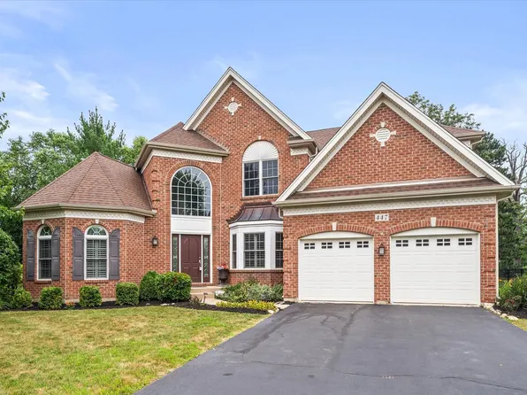 447 Lake Run Ct, North Aurora, IL 60542