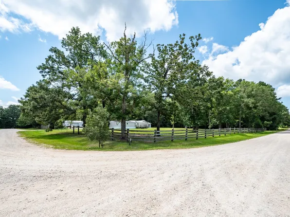400 Coway Rd, Livingston, TX 77351