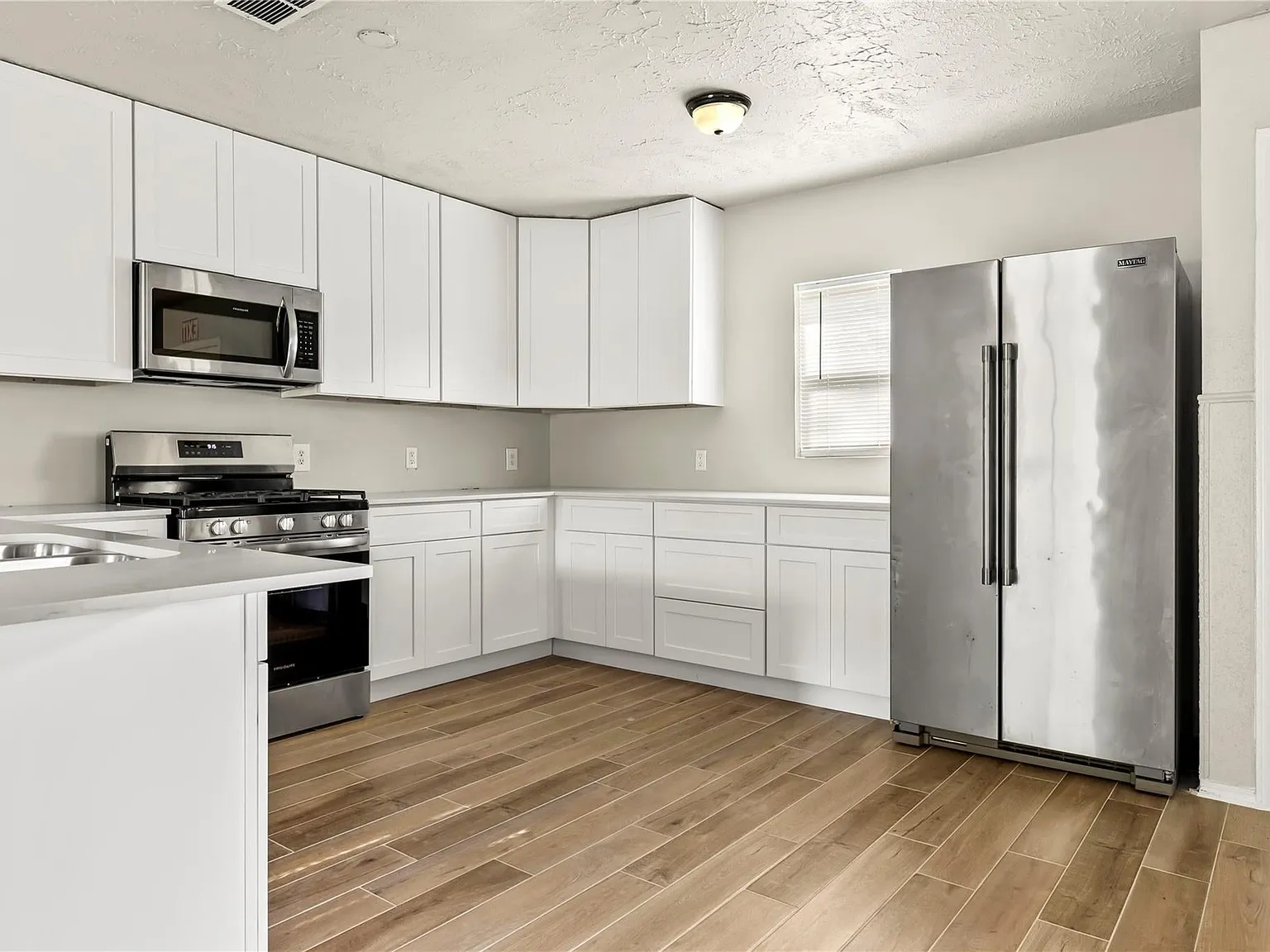 4 bed, 1454 sqft, $1,900 — Photo 4