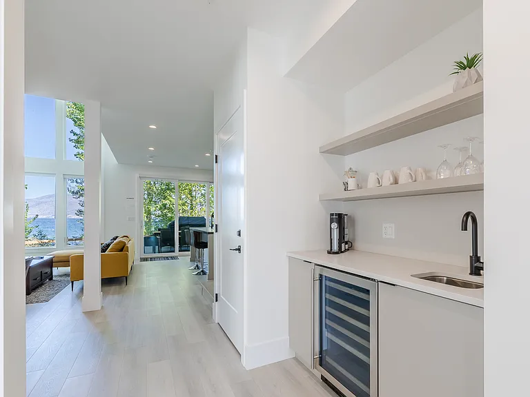 Landry Cres — Photo 25