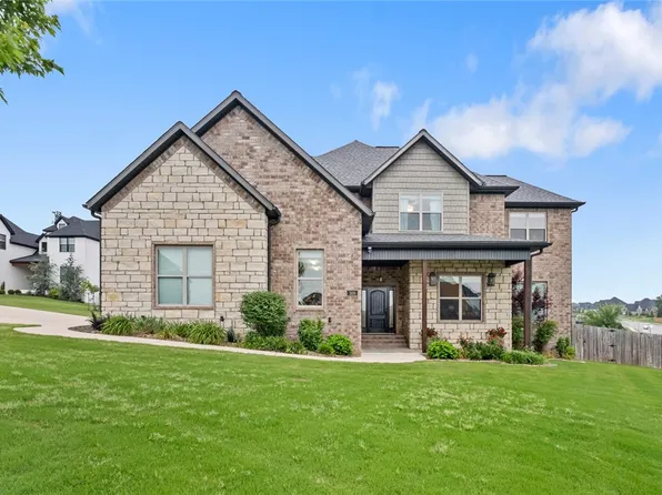 300 Keeler Cir, Cave Springs, AR 72718