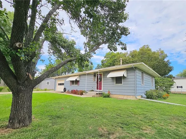 126 N Orange St, Garnett, KS 66032