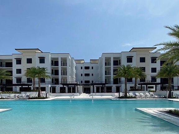 3200 square foot beach entry pool