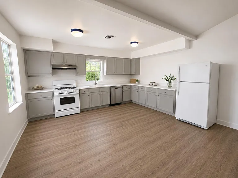1401 Ball St — Photo 2