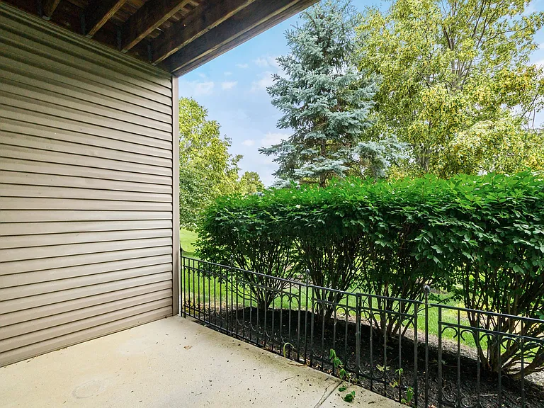 8057 Cranes Crossing Dr — Photo 33