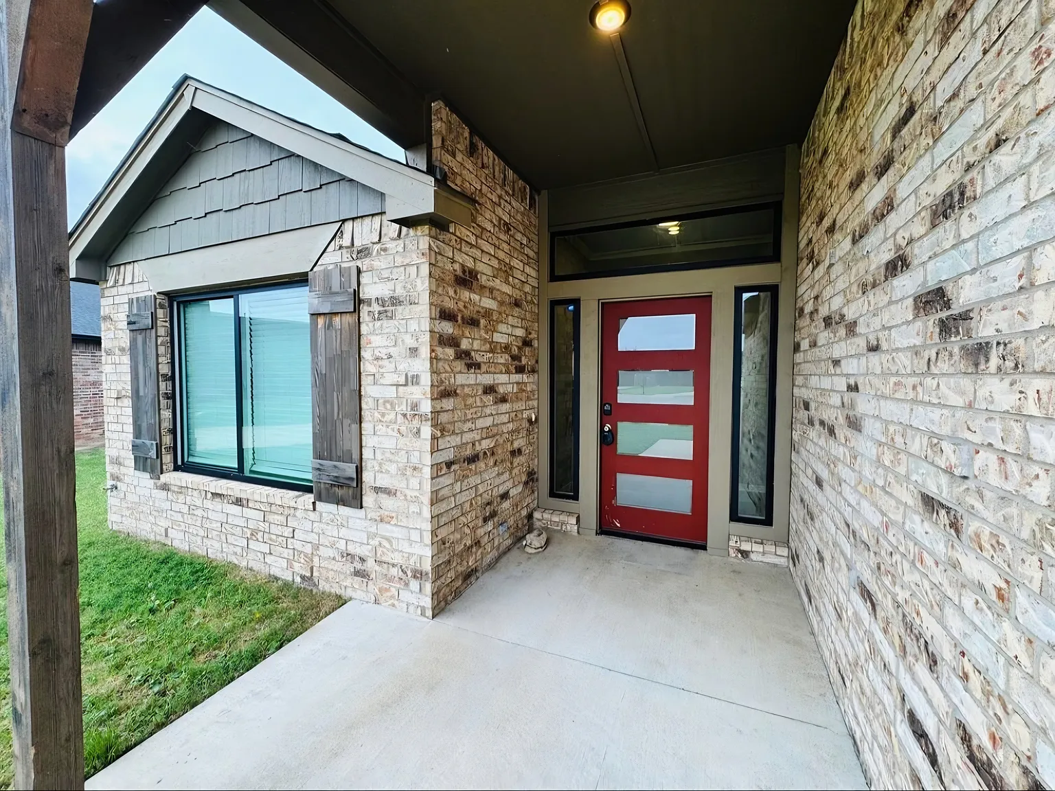 3 bed, 1709 sqft, $2,075 — Photo 2