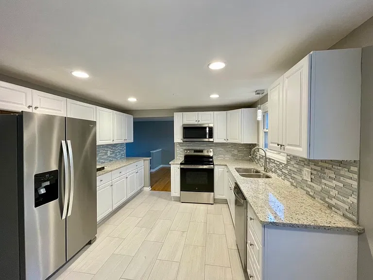 7957 Davis Rd N — Photo 5