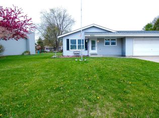 8361 S Deer Ridge Pass, Oak Creek, WI 53154
