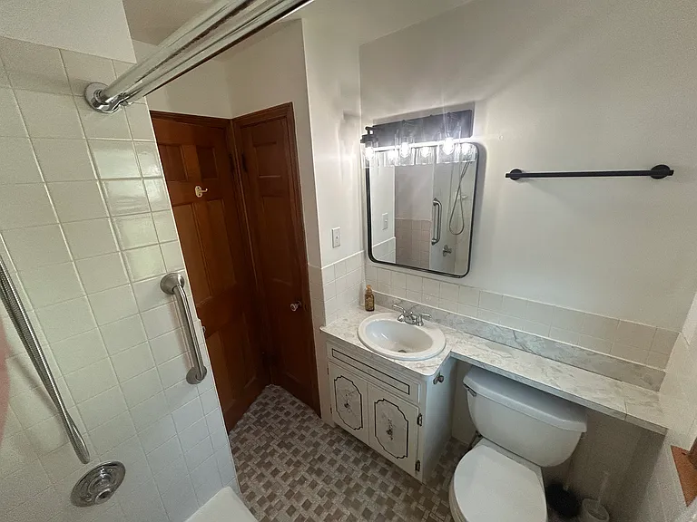 5915 Forest Ave — Photo 8