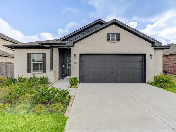 5009 Coral Vine Ct, Pearland, TX 77584