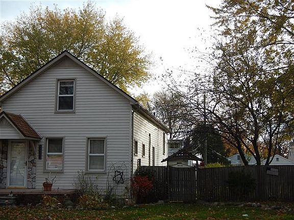 3rd image of 23124 Elaine St