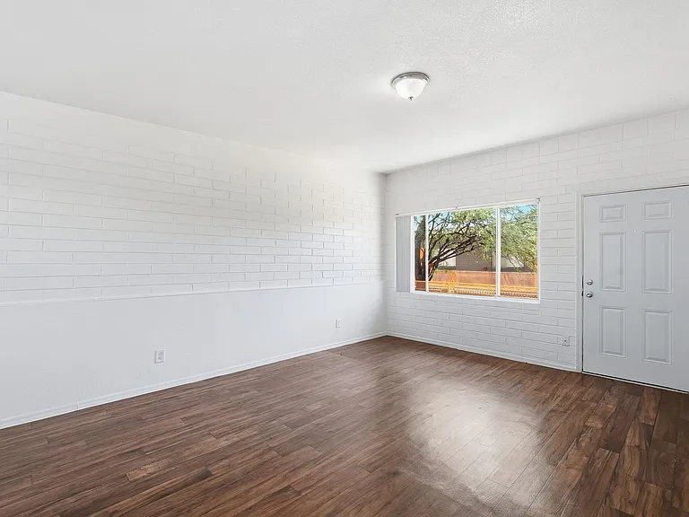 Alvernon811-835 — Photo 7