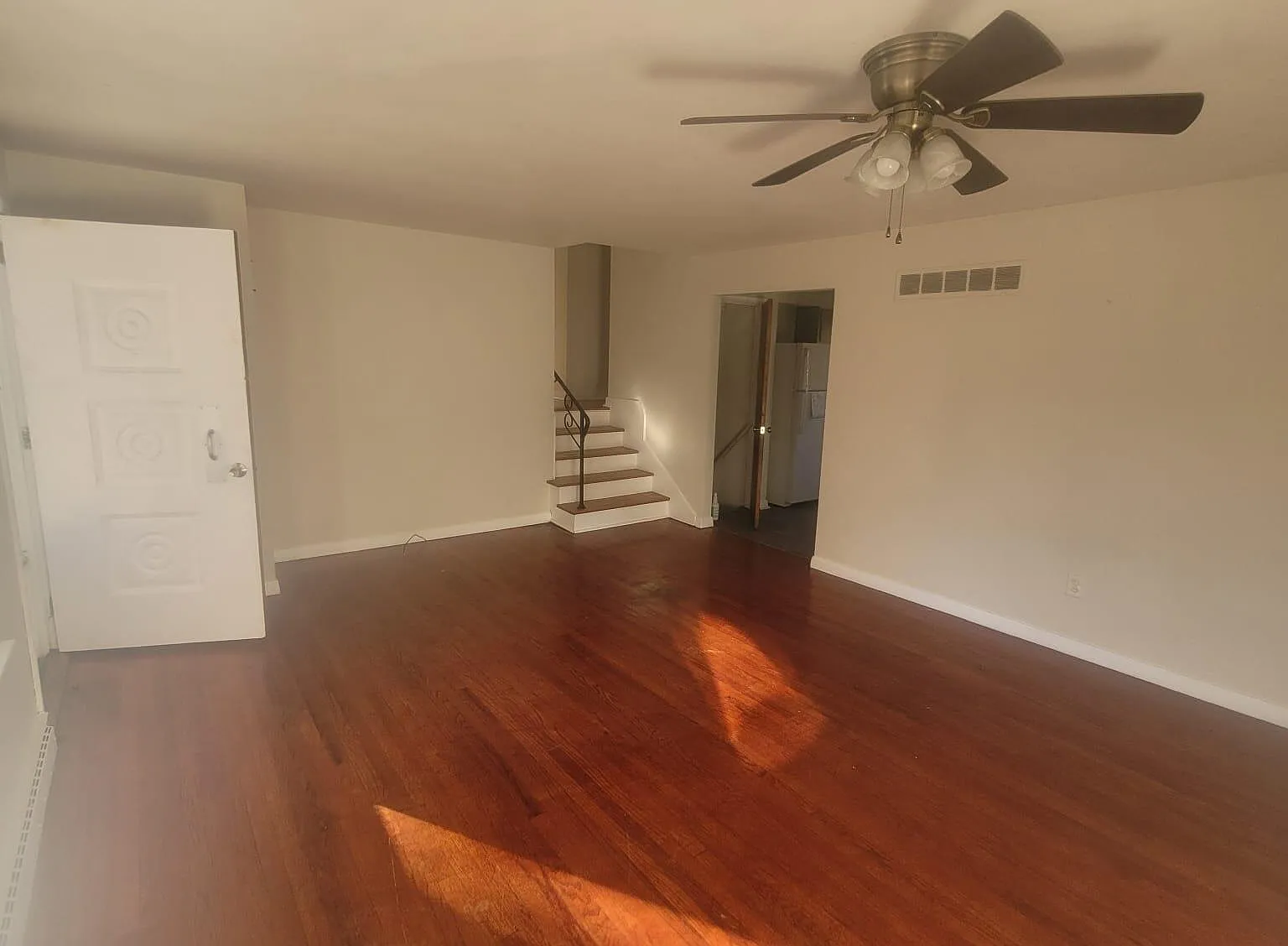 3 bed, 1670 sqft, $2,075 — Photo 2