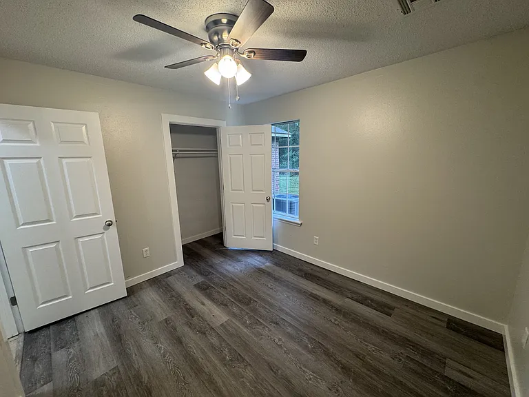 23345 Smith Rd — Photo 10