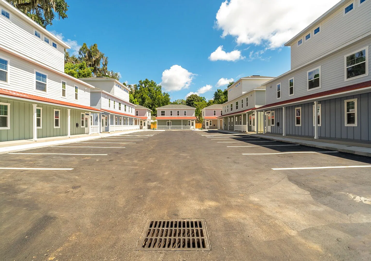 The Reef Modern Townhome Living Near UF Internet & Parking Included FALL 2027 — Photo 1
