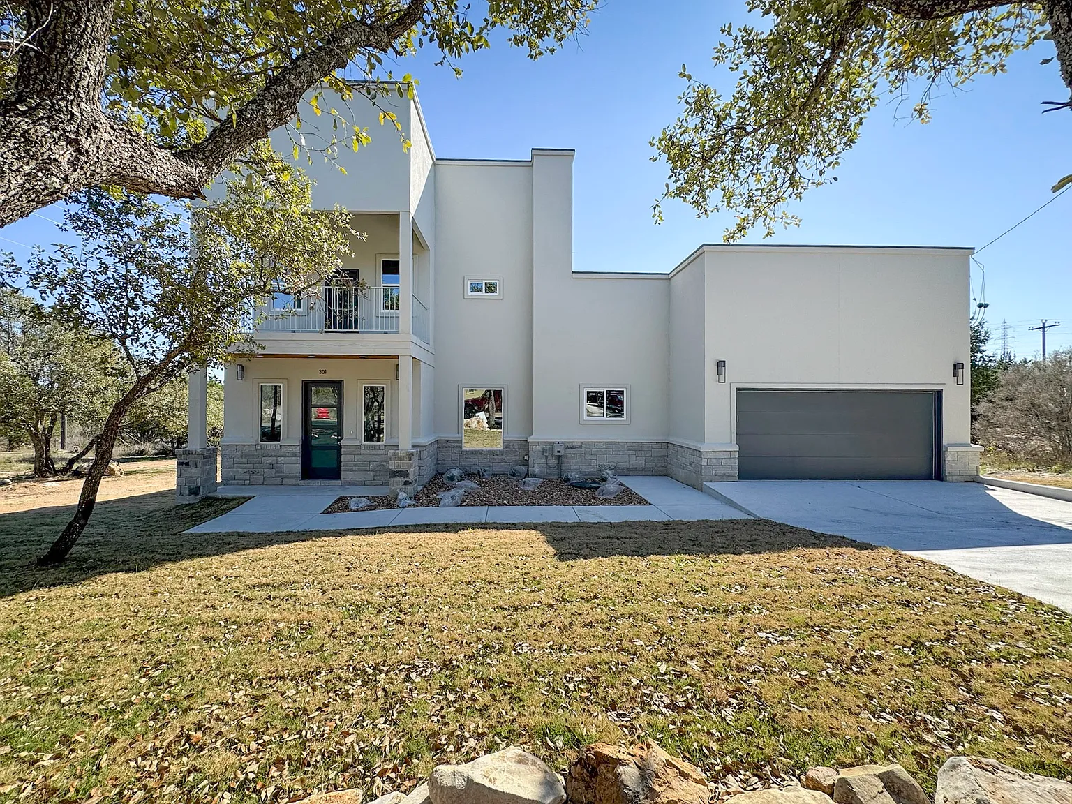 301 Knights Row — Photo 1