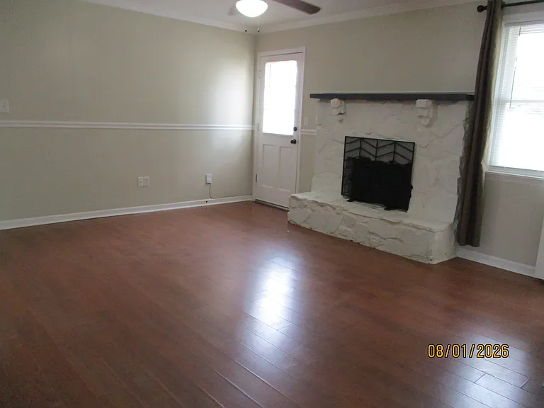 616 Langley Ct — Photo 4
