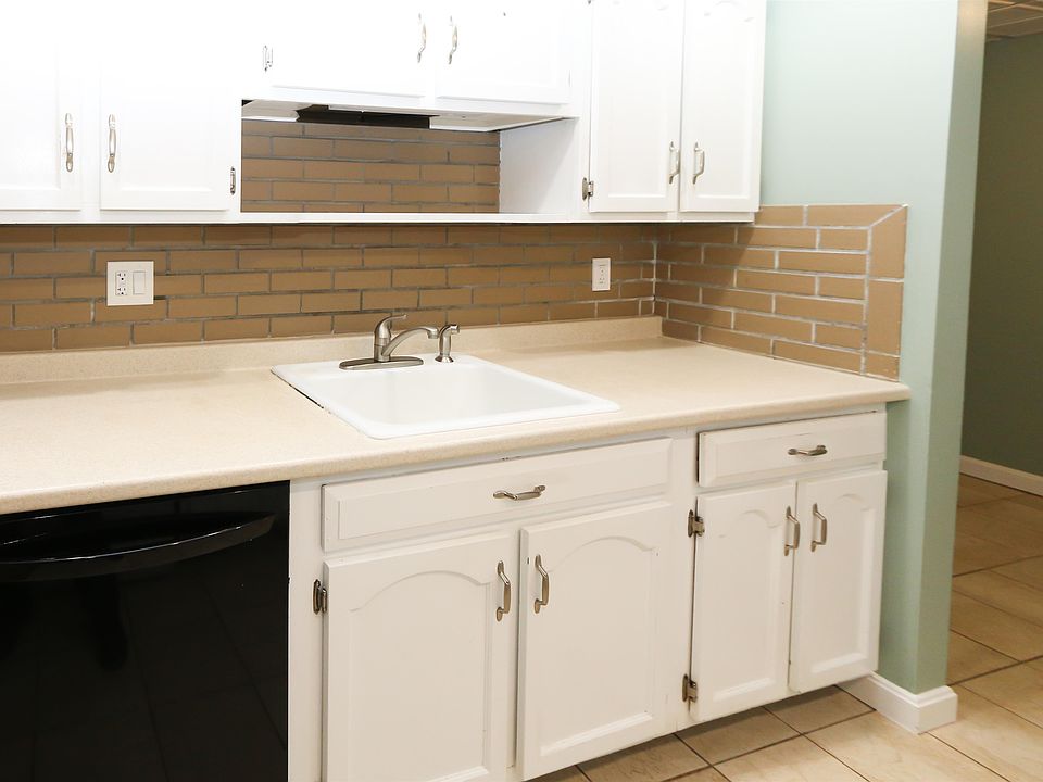 Woodland Village Condo 105 Capitol Hill Dr Londonderry NH Zillow