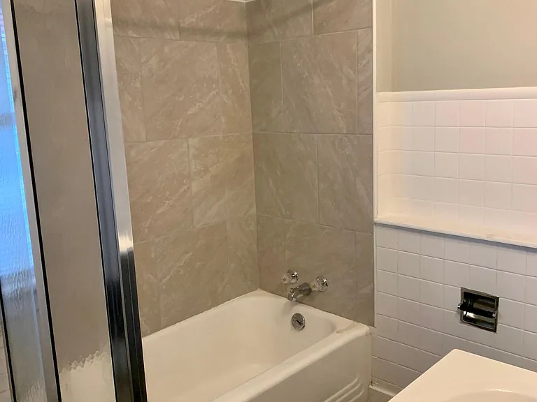 1336 W Jefferson Blvd — Photo 16