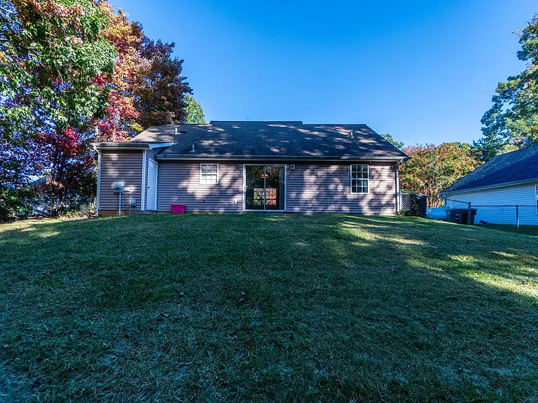 3923 Woodberry Lake Dr — Photo 16