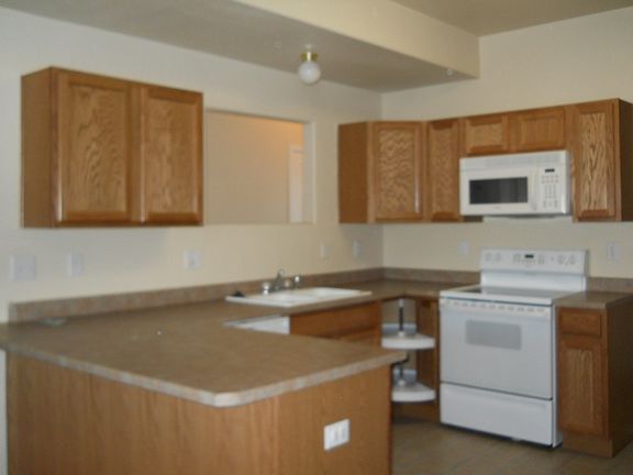 Open Kitchen w/Spacious Bar