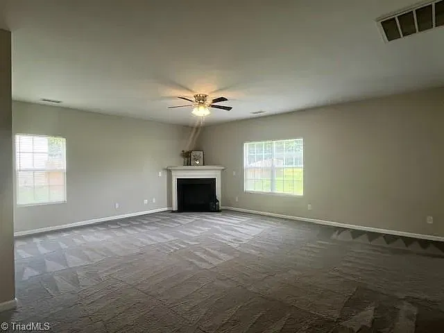 5 bed, 3200 sqft, $2,300 — Photo 4