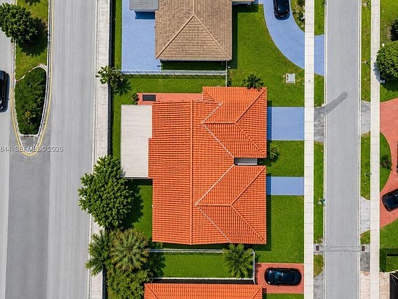 4th image of 1330 SW 126th Pl