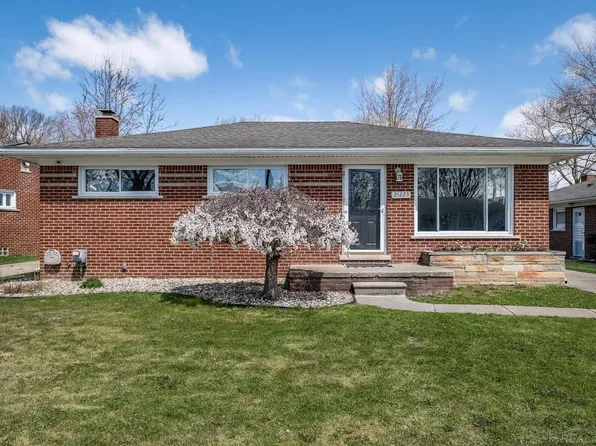 21223 Crane Ct, Saint Clair Shores, MI 48081