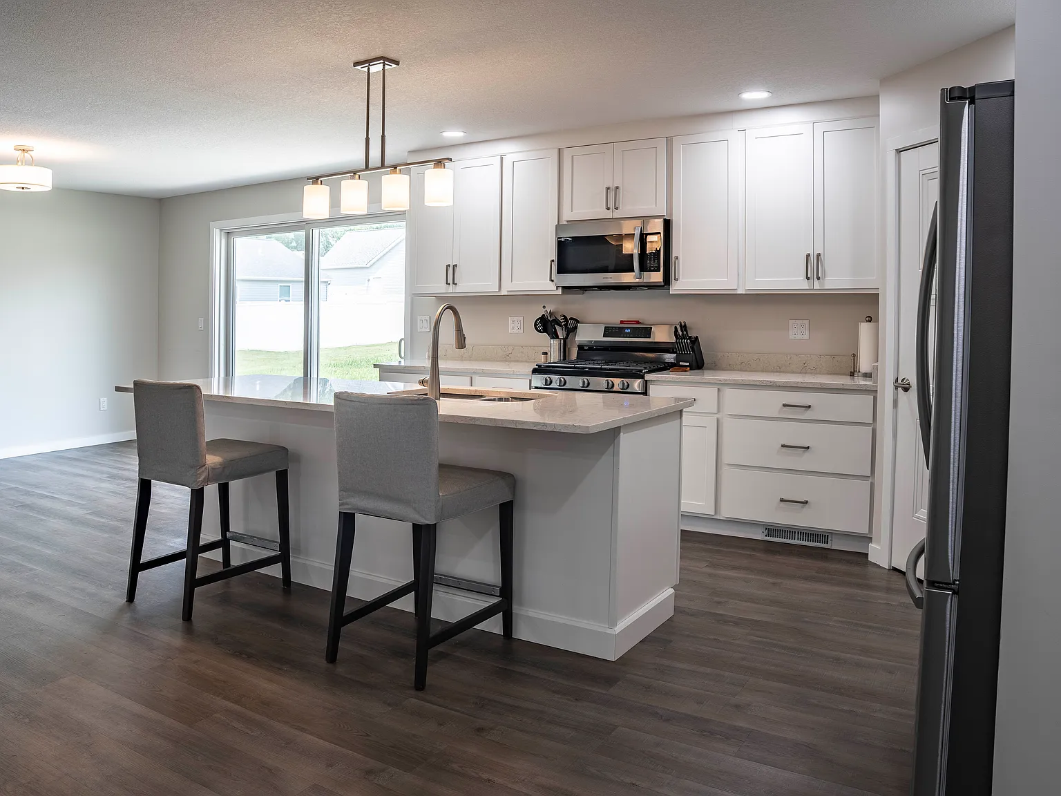 4 bed, 2123 sqft, $2,000 — Photo 3