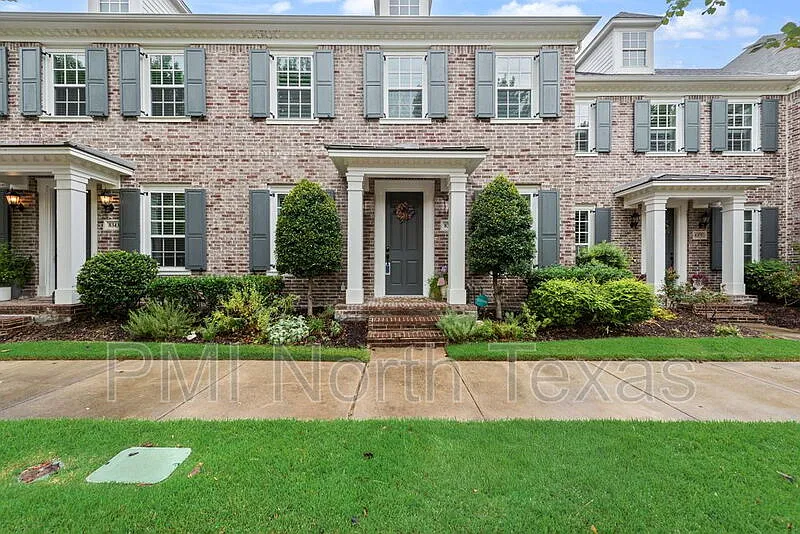 3 bed, 2.5 bath, 2238 sqft, $3,200 — Photo 3