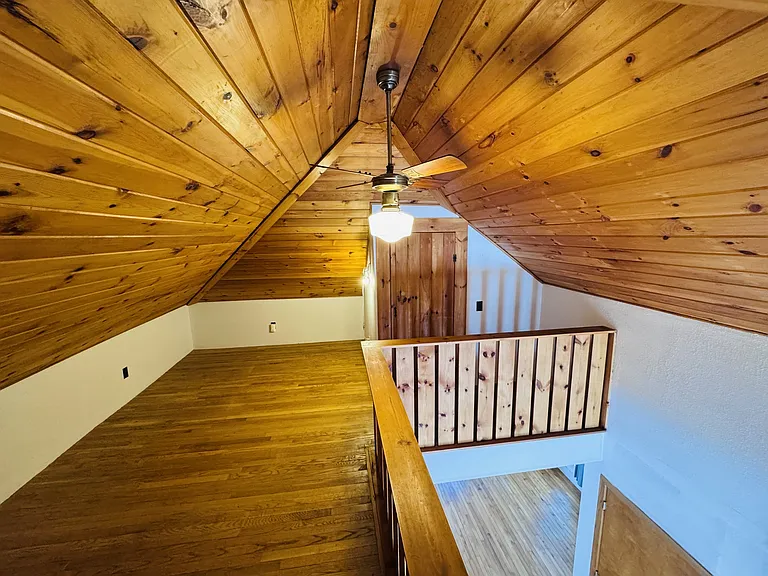 240 Pine St — Photo 17