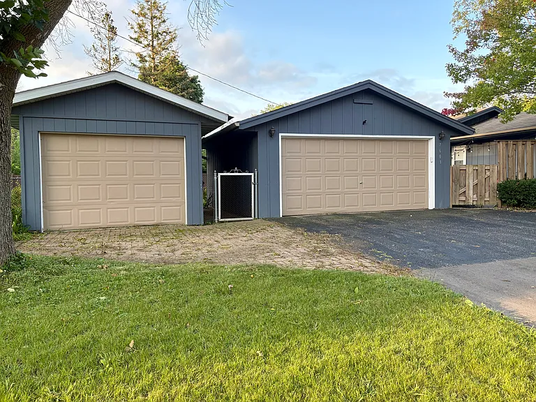 7603 Huron Ave — Photo 4