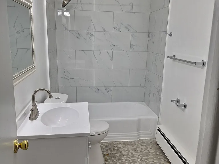 Emerson Apartments — Photo 14