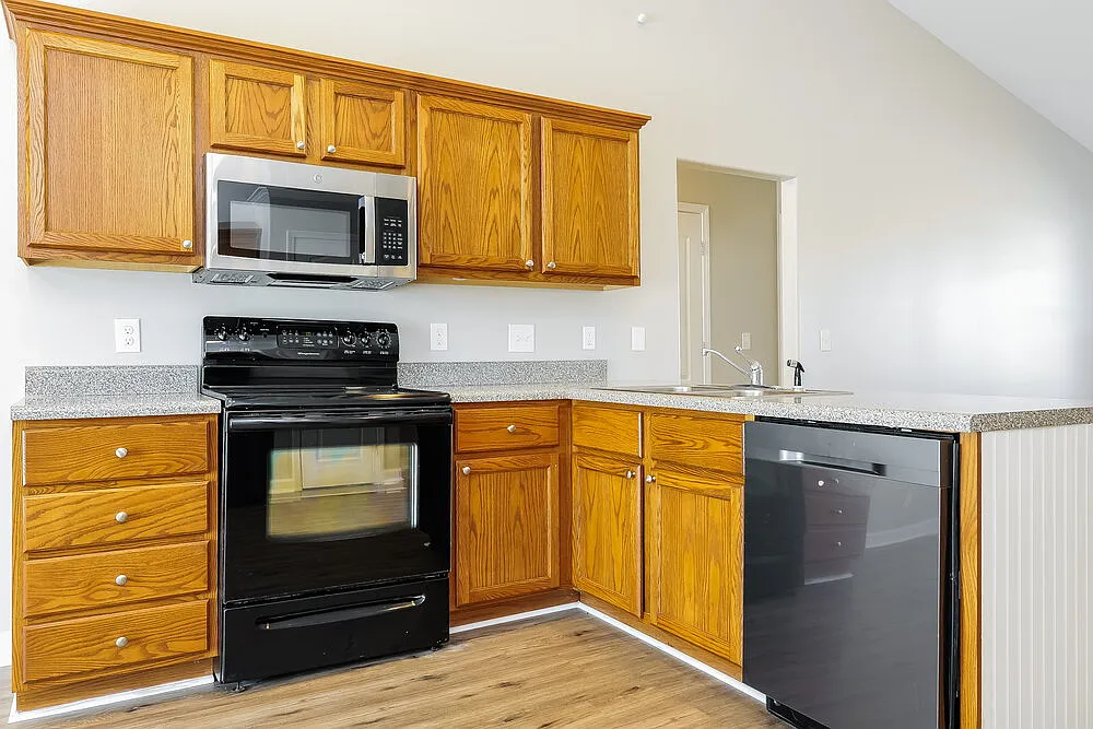 3 bed, 2.0 bath, 1548 sqft, $3,900 — Photo 4