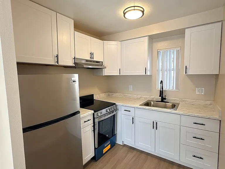 1626 N Santa Fe Ave — Photo 12