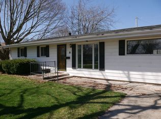 8 Matteson Dr, Villa Grove, IL 61956
